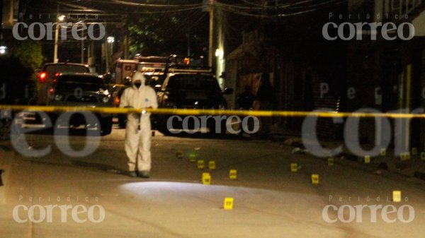 Sicarios persiguieron a joven hasta asesinarlo con 52 disparos, en León