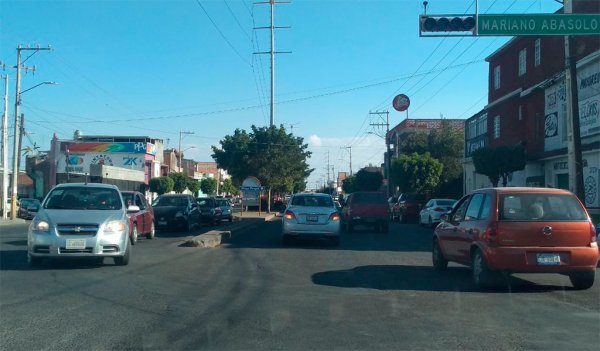 Corte de luz provoca caos vial en Irapuato; semáforos no funcionaron por horas