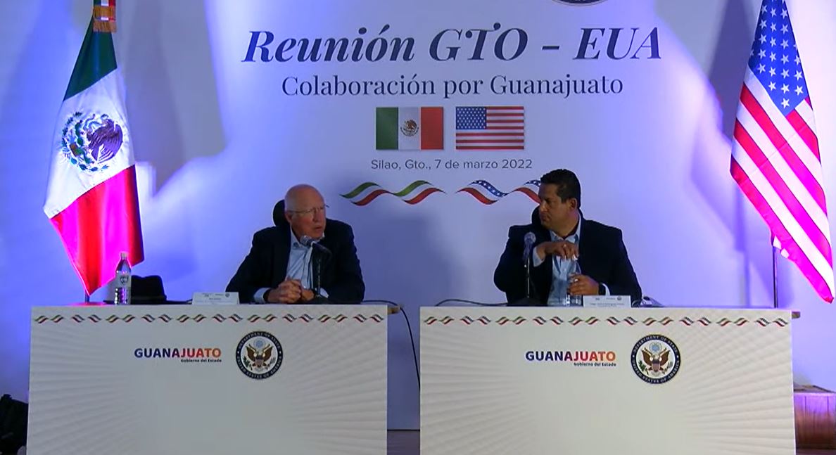 Ken Salazar visita Guanajuato (conferencia de prensa)