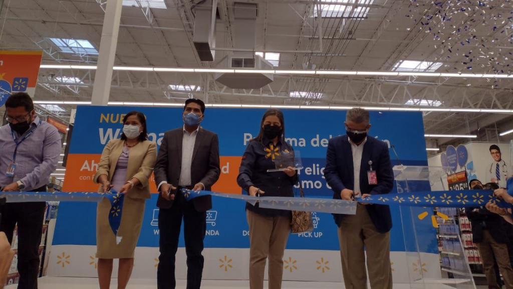 Inauguran Walmart en Purísima del Rincón pese a polémicas durante su construcción