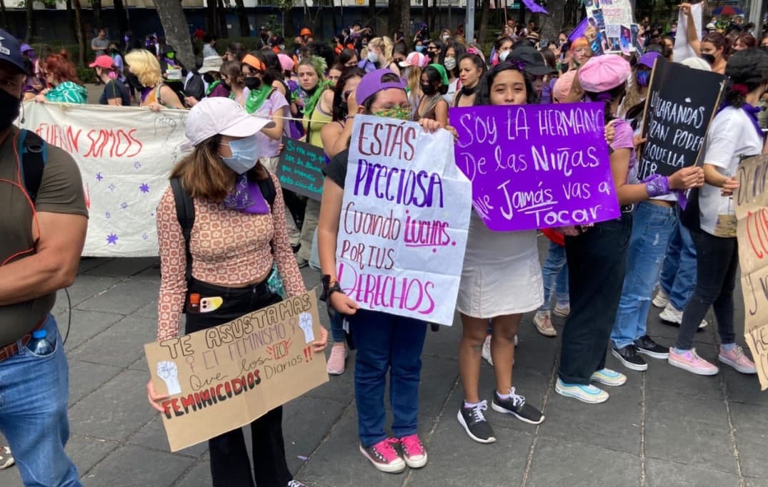 8M: Consignas de justicia y miles de mujeres; así la marcha feminista en la CDMX