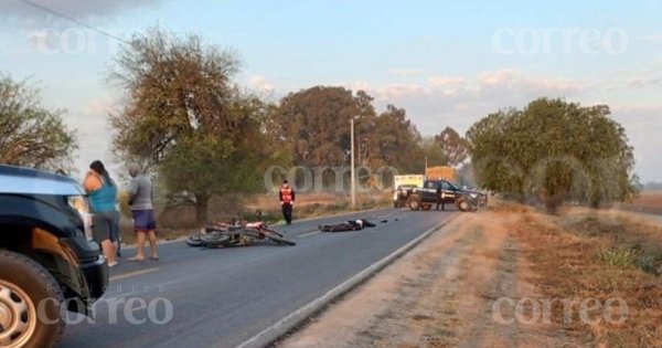 Fuerte choque de motos en San José Iturbide deja un hombre fallecido y tres lesionados