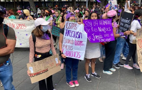 8M: Consignas de justicia y miles de mujeres; así la marcha feminista en la CDMX