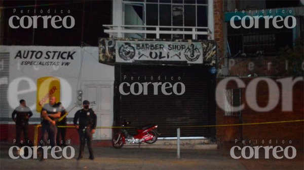 Lo asesinan mientras cortaba el cabello en su barbería de León