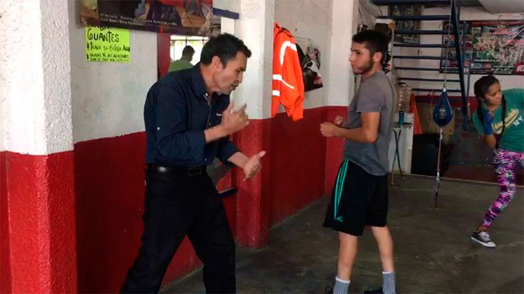 Boxeador Luis Mata entrega cariño y consejo de vida como entrenador en Salamanca