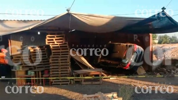 Conductora choca sobre la Irapuato-Abasolo, iba a exceso de velocidad