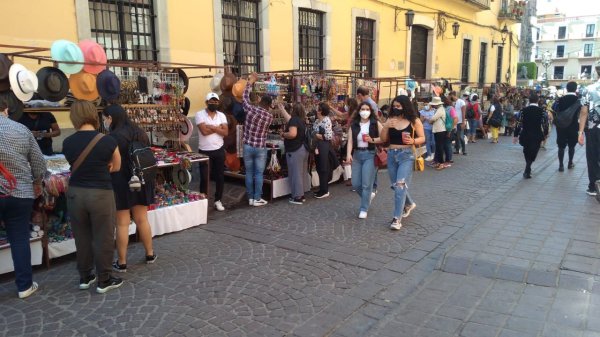 Reubican a comerciantes de artesanías en la calle Sopeña de Guanajuato