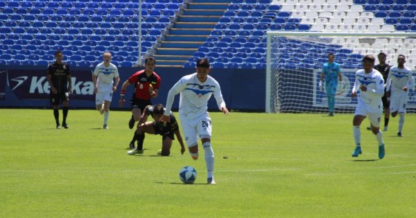 Lobos ULMX empata con el líder Cafetaleros y suma cinco partidos sin perder