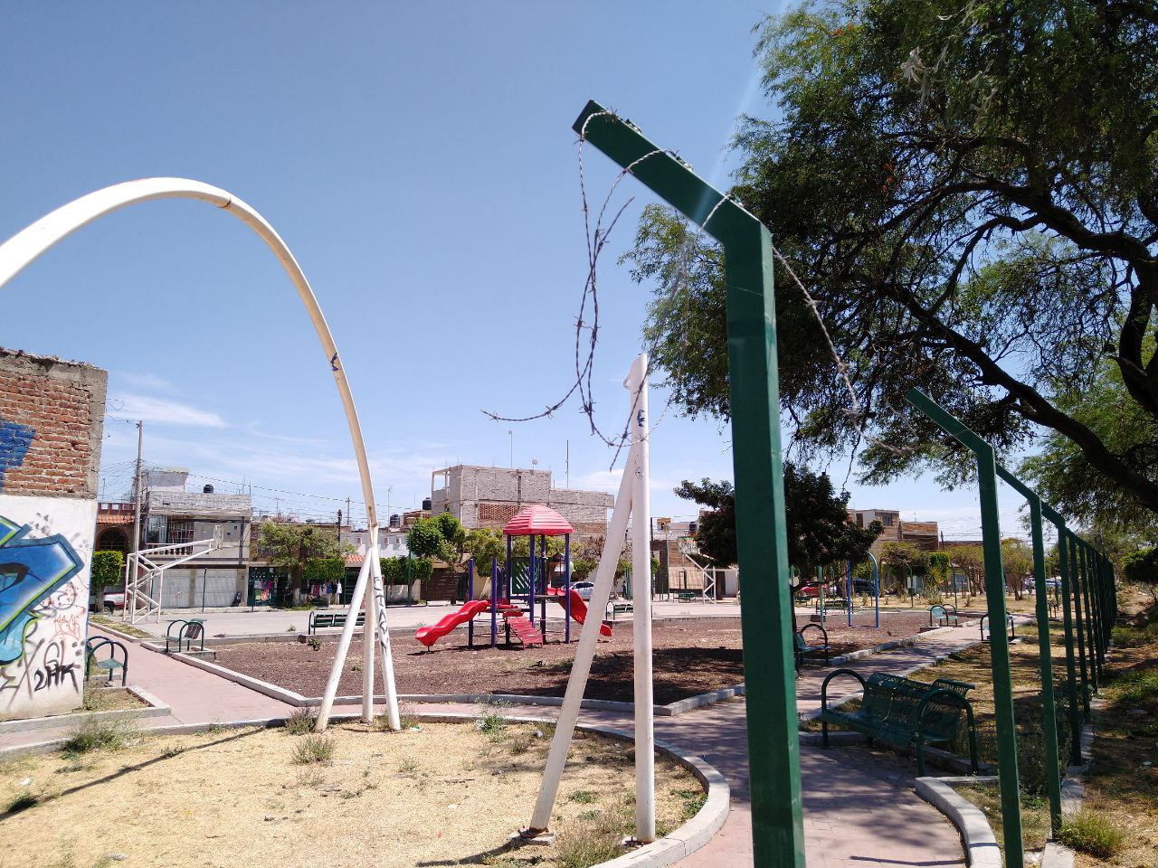 Desaparece enmallado del parque de Rinconada de las Flores en Silao