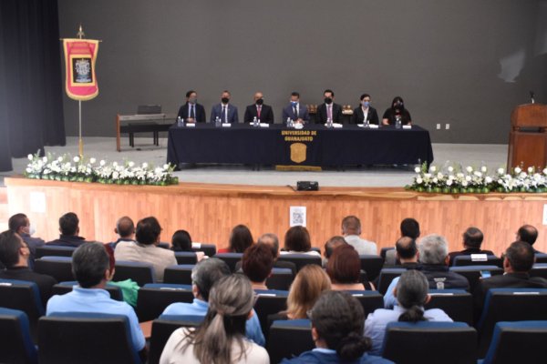 Rector aplaude regreso a clases en la UG de forma totalmente prescencial