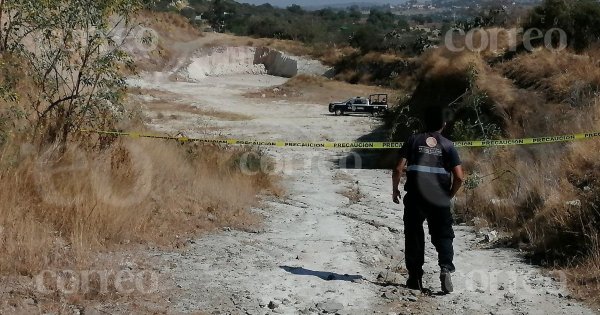 Hallan cadáver en descomposición en banco de tepetate en San José Iturbide