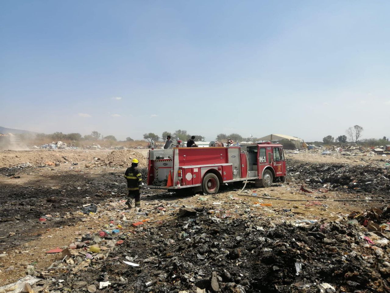 Suspenden recolección de basura en Comonfort por incendio en el tiradero municipal