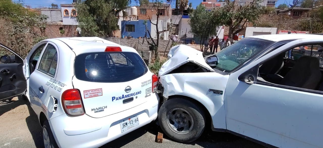 Choque en la Guanajuato-Irapuato deja dos lesionados y daños materiales