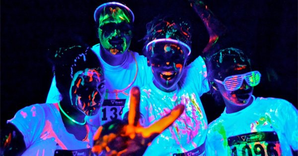 Música, atletismo y colores se unen en la Black Night Run en Explora en León