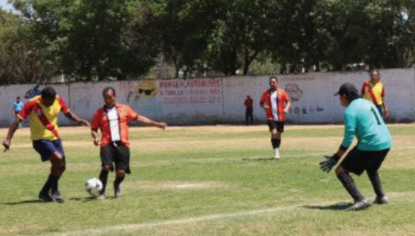 Con partido, celebran el 50 aniversario del equipo ‘Compadres’ en Acámbaro