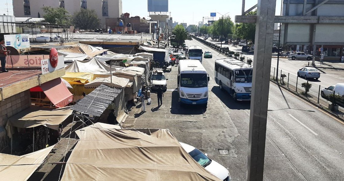 Comerciantes en Celaya bloquean parada de camiones en Mercado Hidalgo