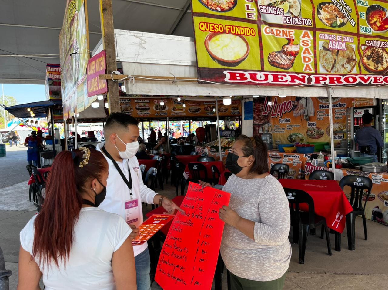 Suspenden dos negocios de comida en la Feria de las Fresas por precios excesivos