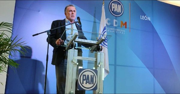 Carlos Medina acusa sometimiento de poderes y ayuntamientos a voluntad del gobernador