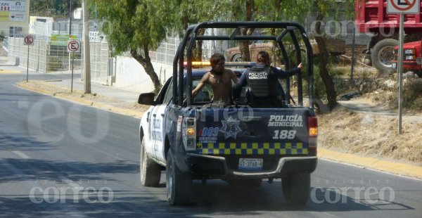 Hombre les niega el paso por su terreno en León; ellos le responden a balazos