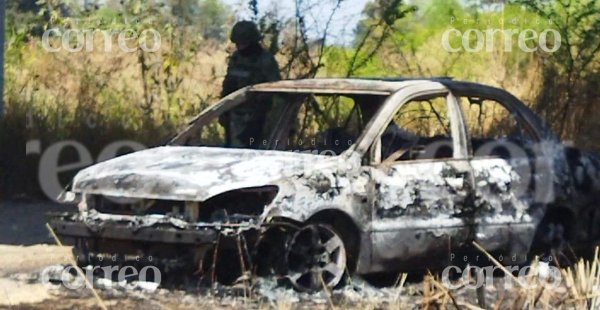 Encuentran cuerpo calcinado dentro de un auto en Valle de Santiago