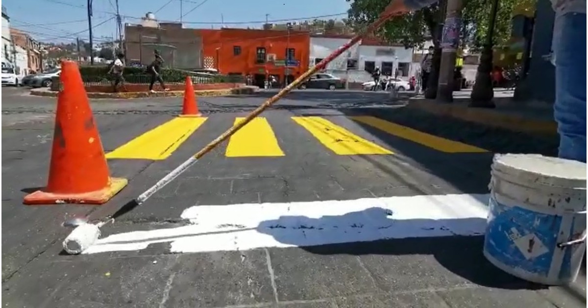 A una semana de tragedia, pintan pasos peatonales en Guanajuato capital