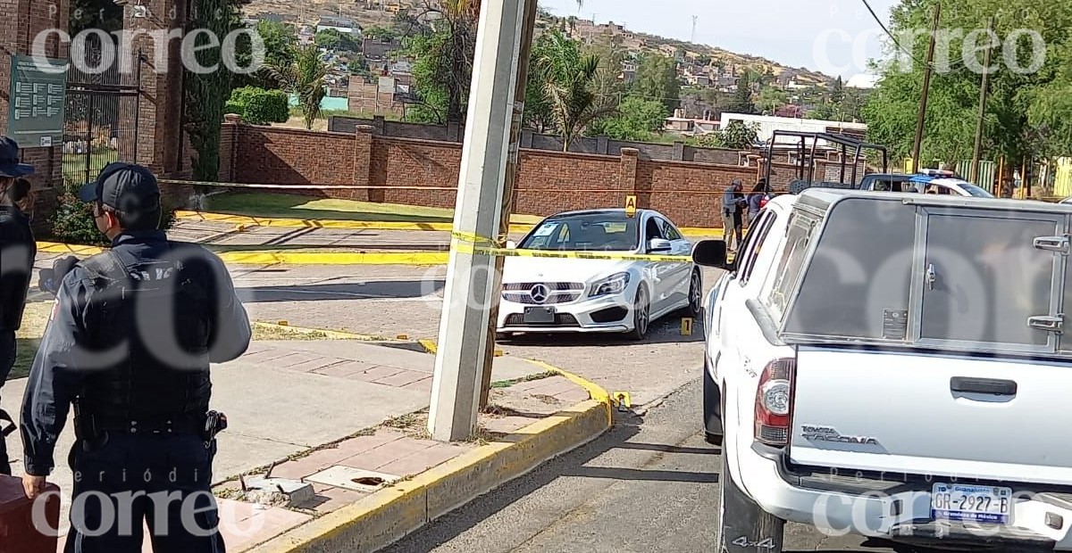 Irapuato: Ejecutan a padre e hijo al interior de un auto afuera del panteón Jardines del Tiempo