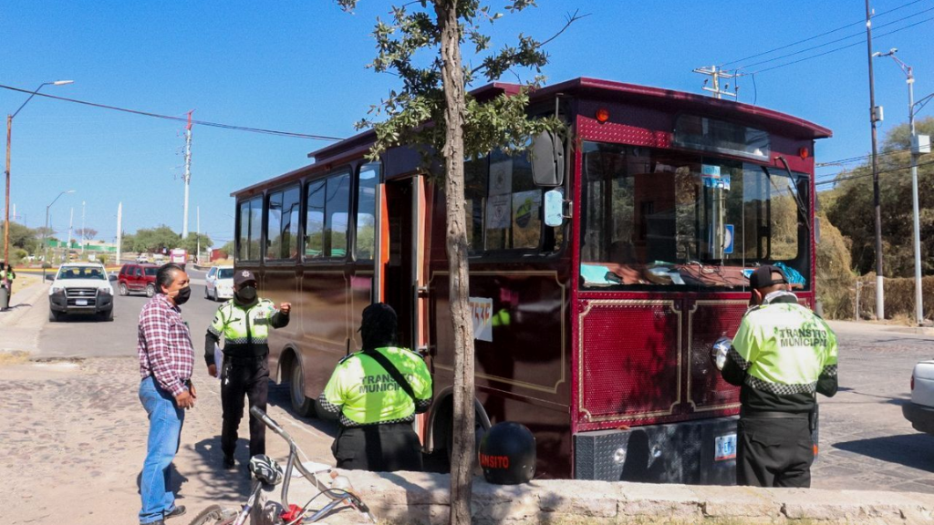 Reubicarán bases de los turibuses en San Miguel de Allende para que ‘no estorben’