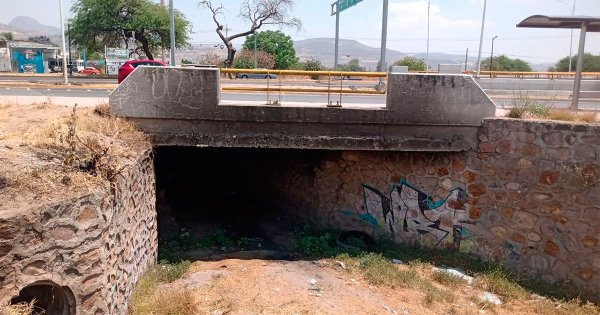 Delincuentes se adueñan de río de León para asaltar; lo vuelven su hogar y guarida