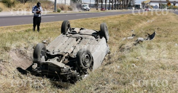 Volcadura en carretera a Doctor Mora deja un muerto en San Luis de la Paz