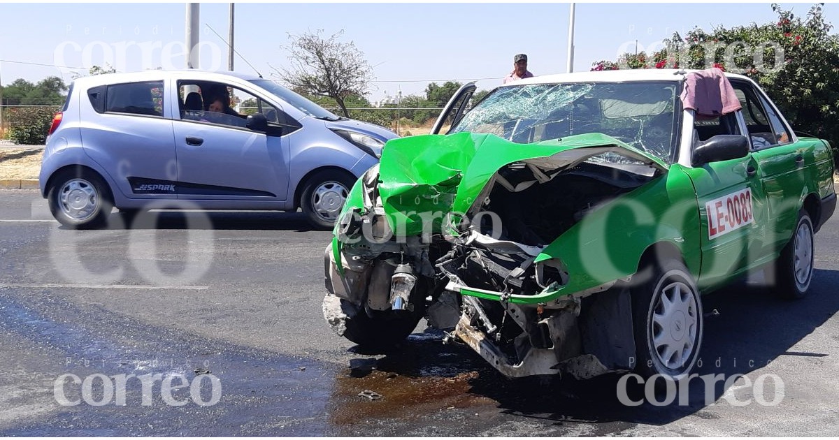 Taxista resulta gravemente lesionado al chocar en el José María Morelos de León