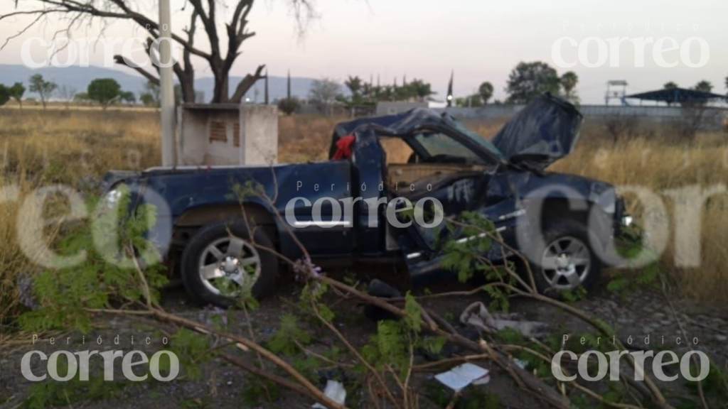 Mueren tres personas en volcadura sobre la Abasolo – Pénjamo