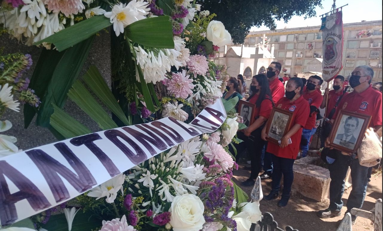 Familia y obreros homenajean a mártires mineros a 85 años de su asesinato