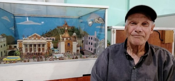 El artesano Sabás Guadiana recrea  un ‘mini’ Guanajuato en sus maquetas