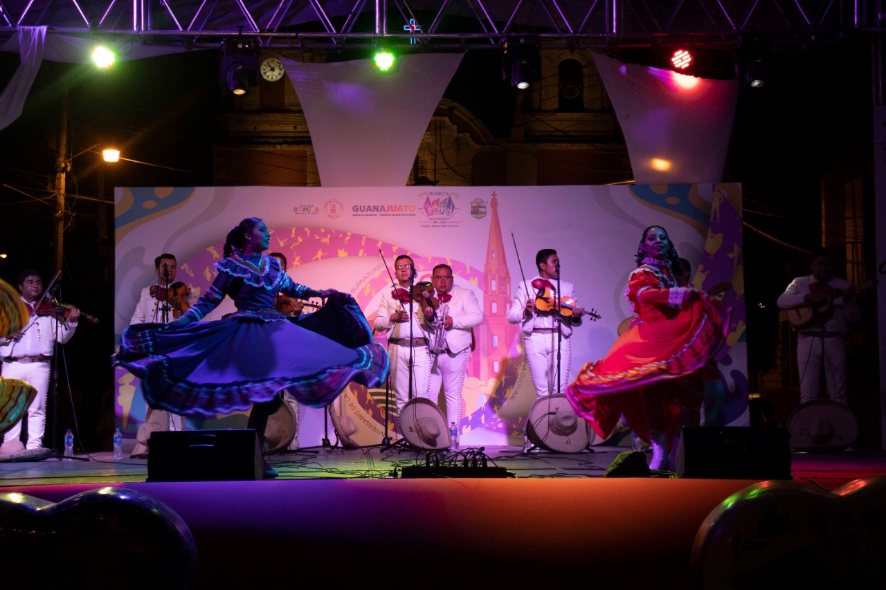 Semana Cultural de Romita arranca con un colorido desfile