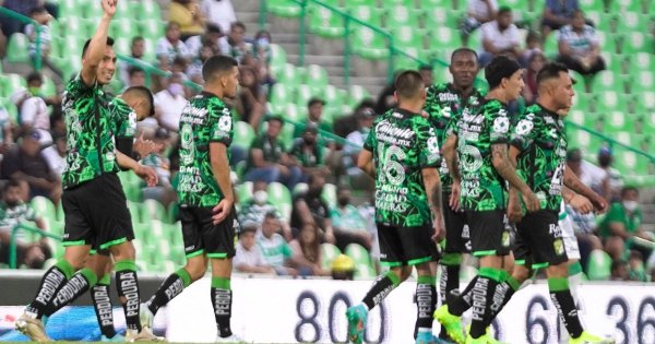 Christian Martínez debuta como DT del León con empate ante Santos