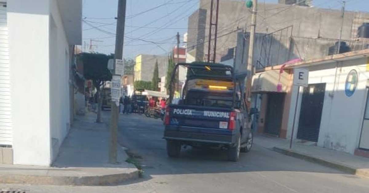 Hallan a adulto mayor muerto en estacionamiento del centro San José Iturbide