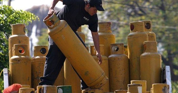 Familias luchan para solventar aumento del 30% en el gas LP en Guanajuato