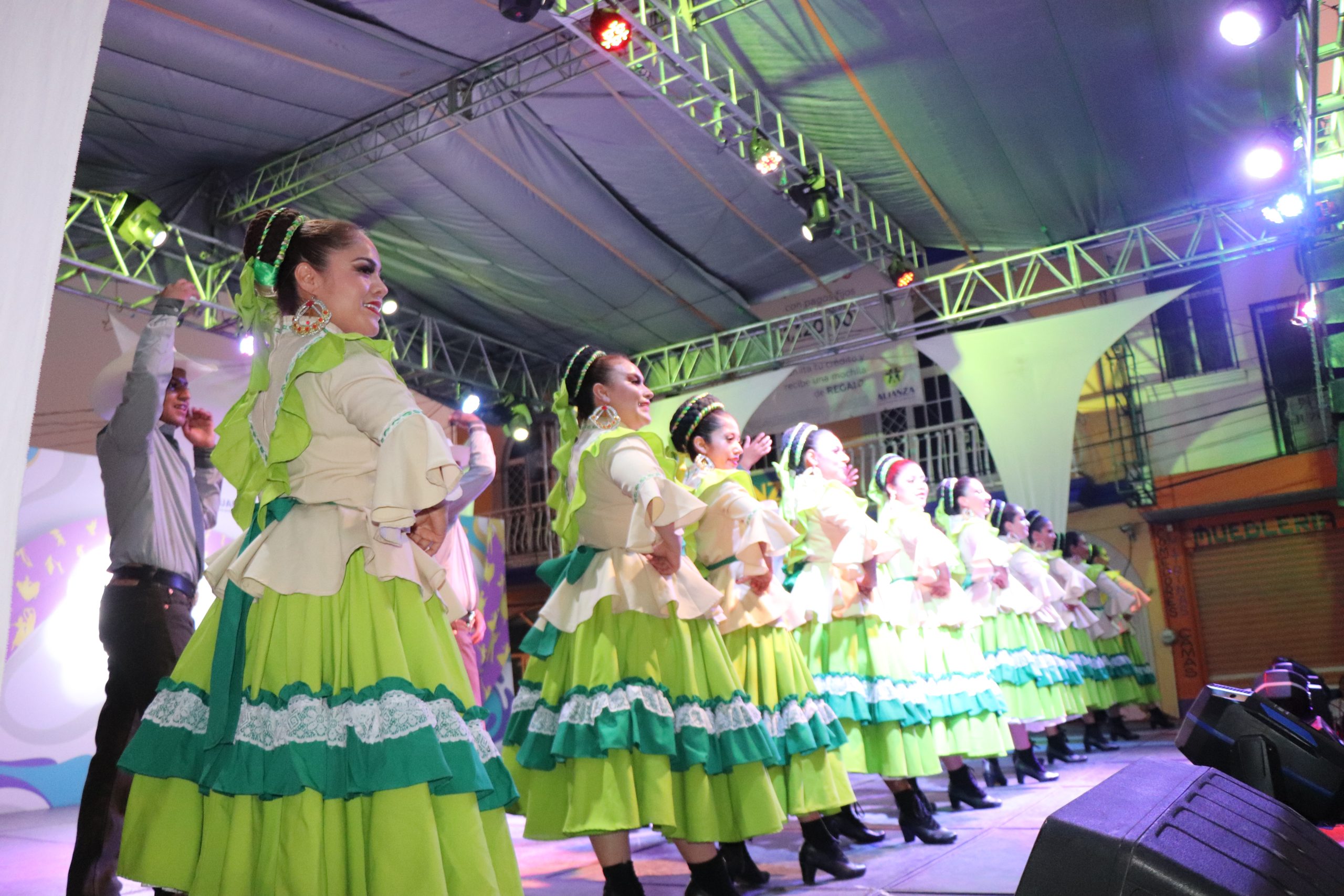 Con baile y música, cierran los festejos por el aniversario de Romita