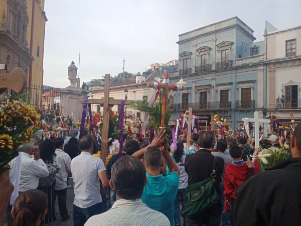 Día de la Santa Cruz en Guanajuato recuerda a los constructores del mundo: los albañiles