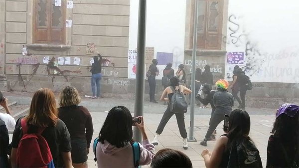 Tras protesta feminista en Irapuato: Morena reclama a Lorena, PAN pide sanciones