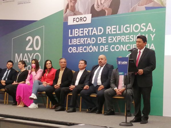 ¿Sacerdotes en la política? Foro de libertad religiosa en León lo ve como una posibilidad