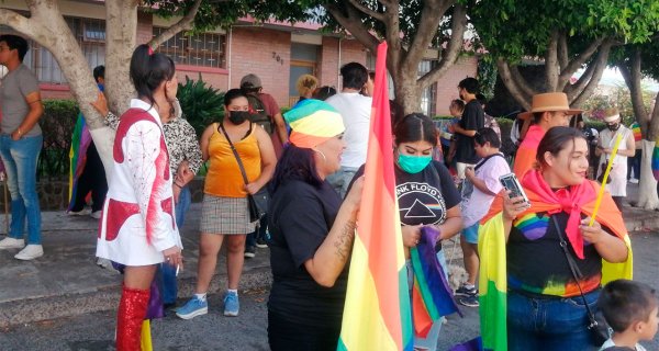 Presentes contra el odio: comunidad LGBTQ+ marcha por la inclusión en Guanajuato