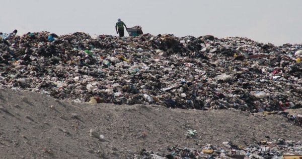 Pepenadores del relleno de Tinajitas en Celaya exigen más material reciclable