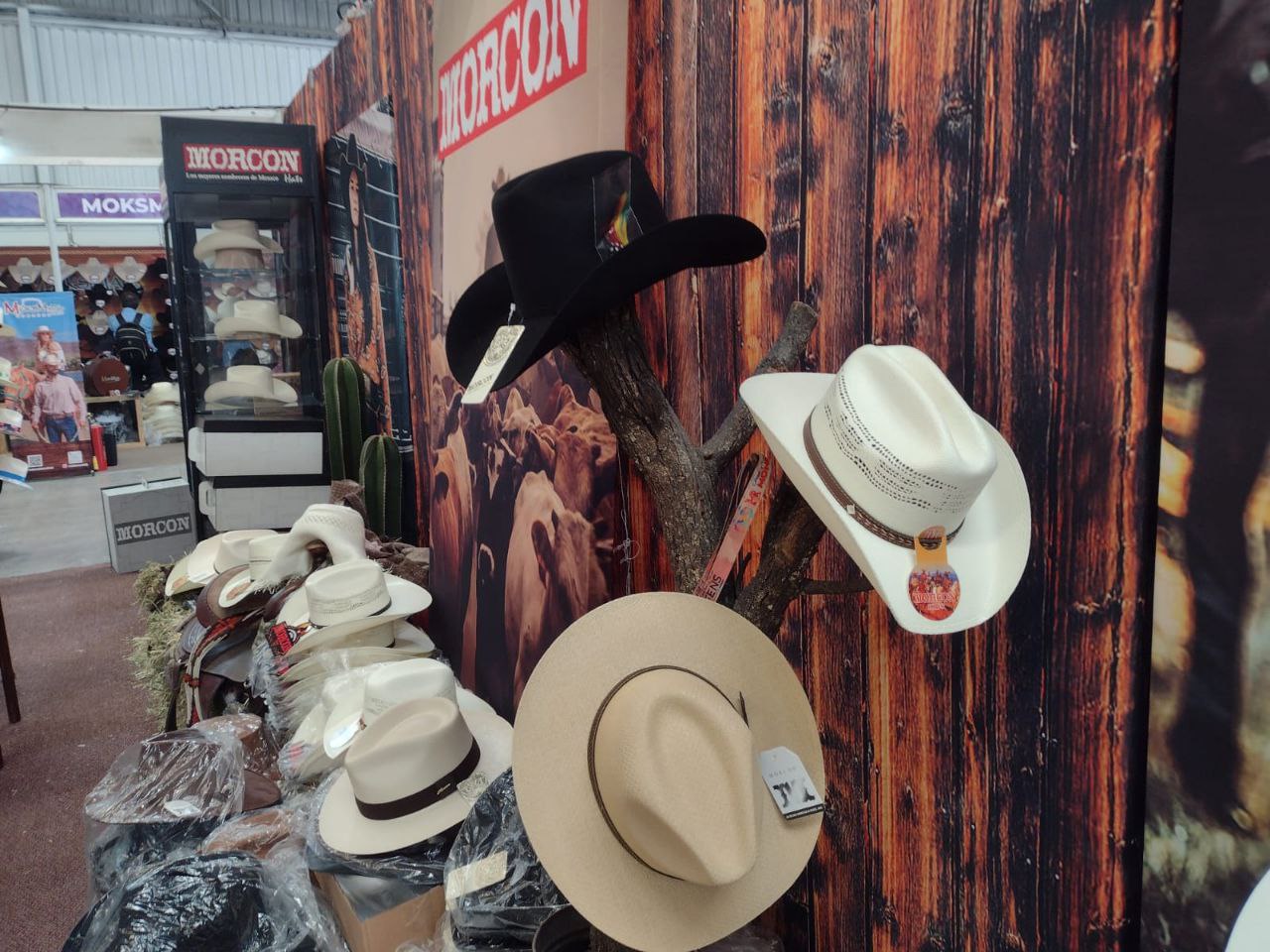 Desde 100 hasta los 7 mil pesos puedes encontrar tu sombrero en la Feria Nacional del Sombrero