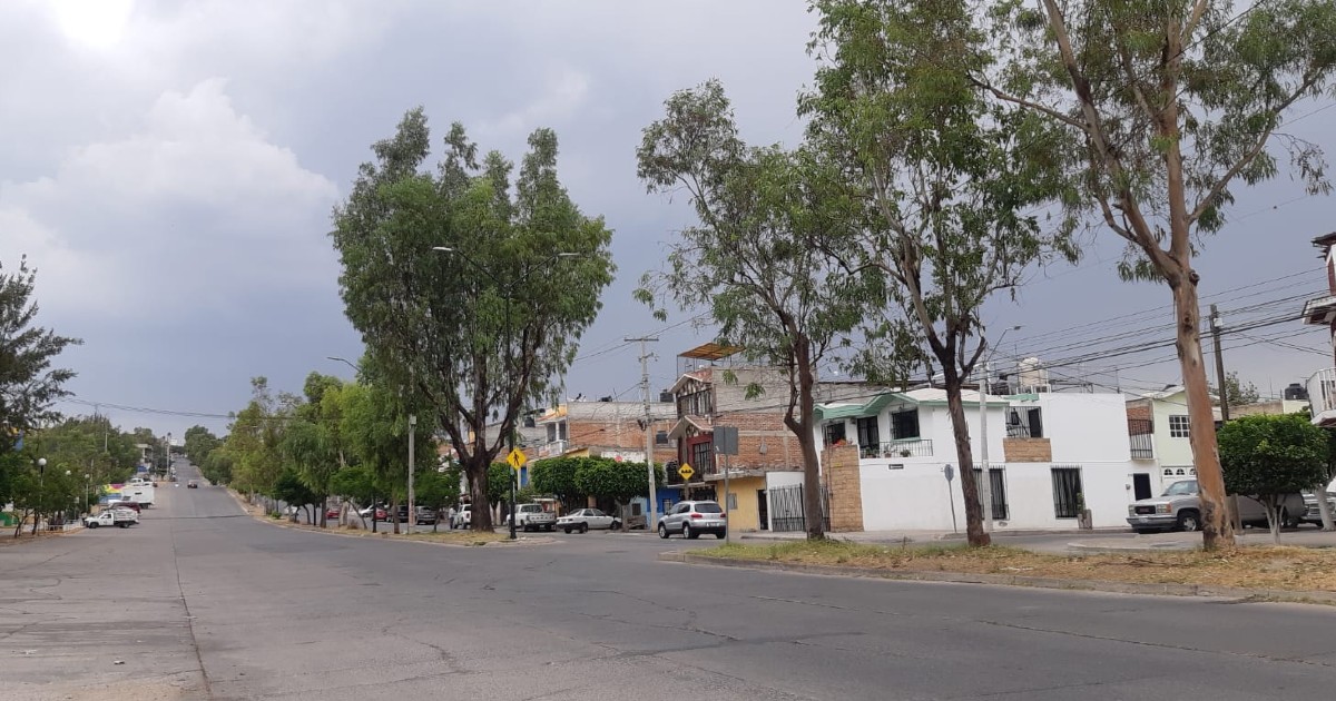 Agua ‘va y viene’ en la colonia Chapalita de León, vecinos exigen atención