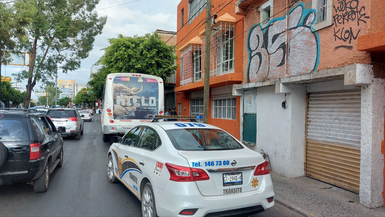 León: Taxista dispara a camión luego de discutir con el conductor y lo detienen