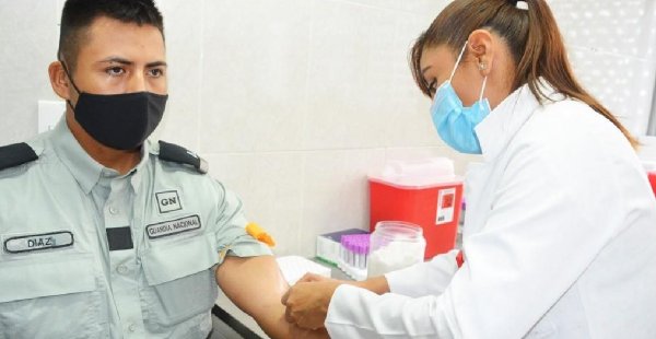 Elementos de la Guardia Nacional donan sangre en la UMAE del IMSS en León