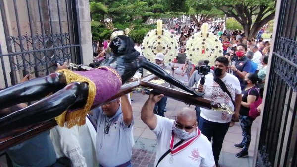 Con fe inician celebración del Corpus Christi en Salamanca