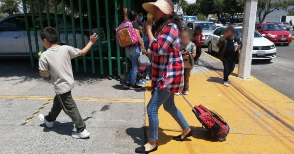 Acusan que fumigación enfermó a 90 niños de Salamanca; primaria lo niega