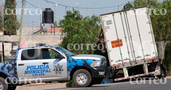 Robo de trailer en Celaya desata persecución; hombre queda sin vida